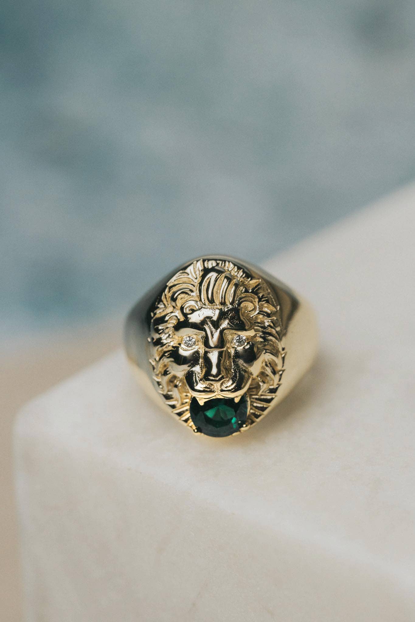 Lion Gold Ring With Green Emerald And White Crystals